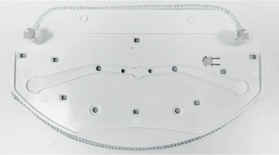 Mopovací nástavec v bílé barvě určeno pro robotický vysavač